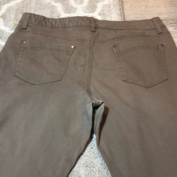 Bandolino~Amy Style Pants~🤎 - Picture 8 of 9